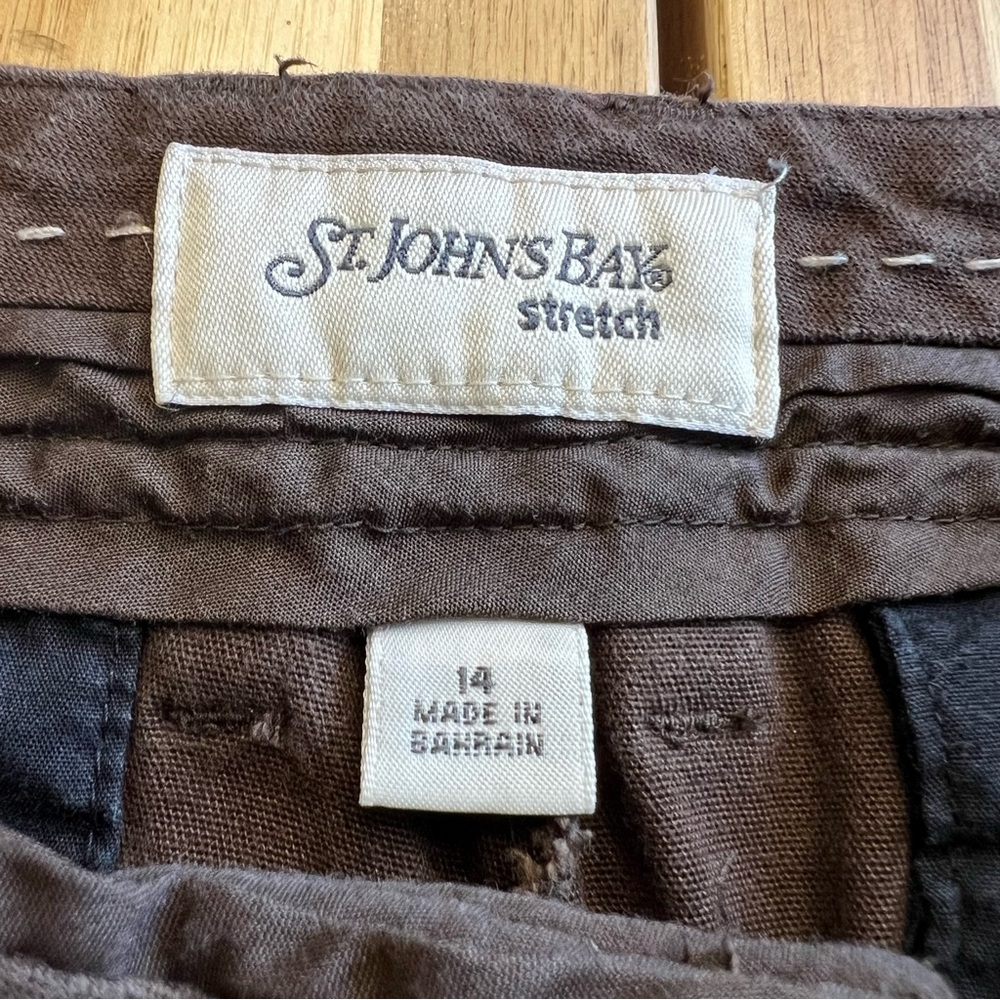 St. John’s Bay Brown Stretch Capri Pants Size 14 - Picture 3 of 5